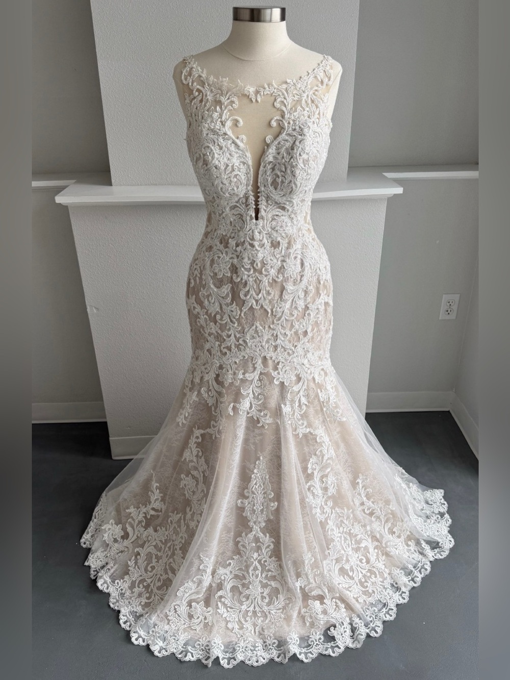 Essense of Australia D2548 + Veil | Unaltered Size 6 | NWOT | Solid Ivory